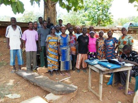 art2change Danmark uddeler sundhedsforsikring for 500 personer i Nnudu, Kwanyarko og Aboassa